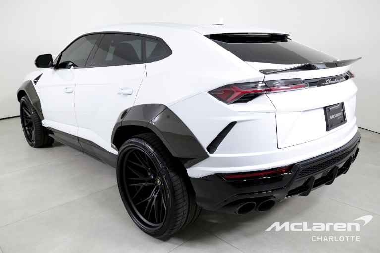 Used-2022-Lamborghini-Urus