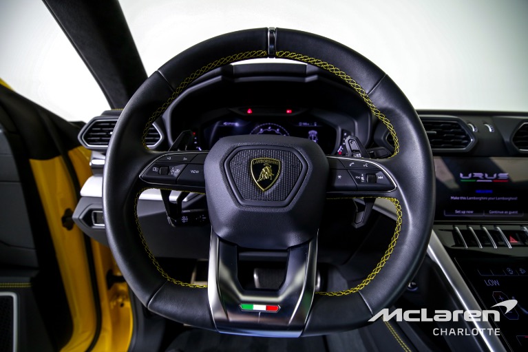 Used-2022-LAMBORGHINI-URUS