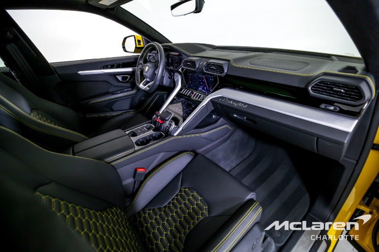 Used-2022-LAMBORGHINI-URUS