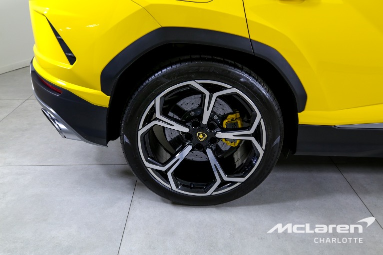 Used-2022-LAMBORGHINI-URUS