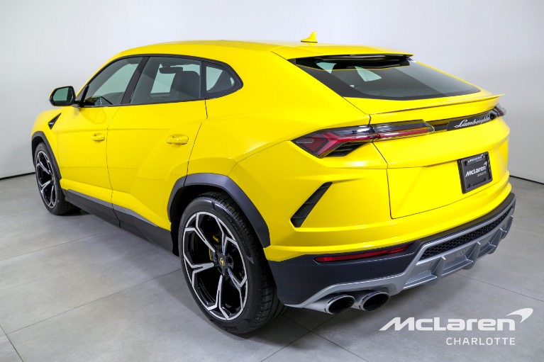 Used-2022-LAMBORGHINI-URUS