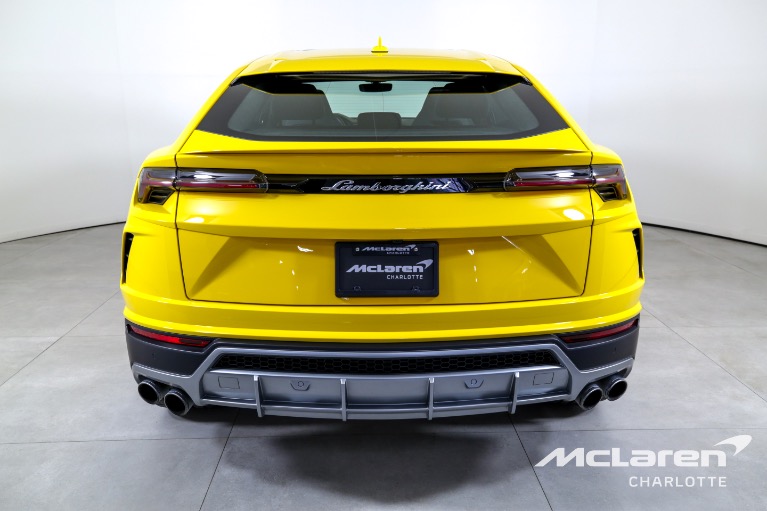 Used-2022-LAMBORGHINI-URUS