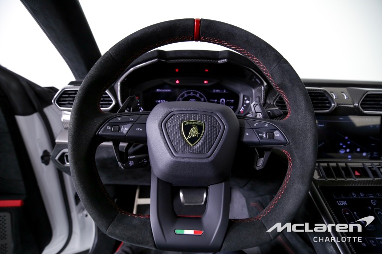 Used-2023-LAMBORGHINI-URUS-PERFORMANTE