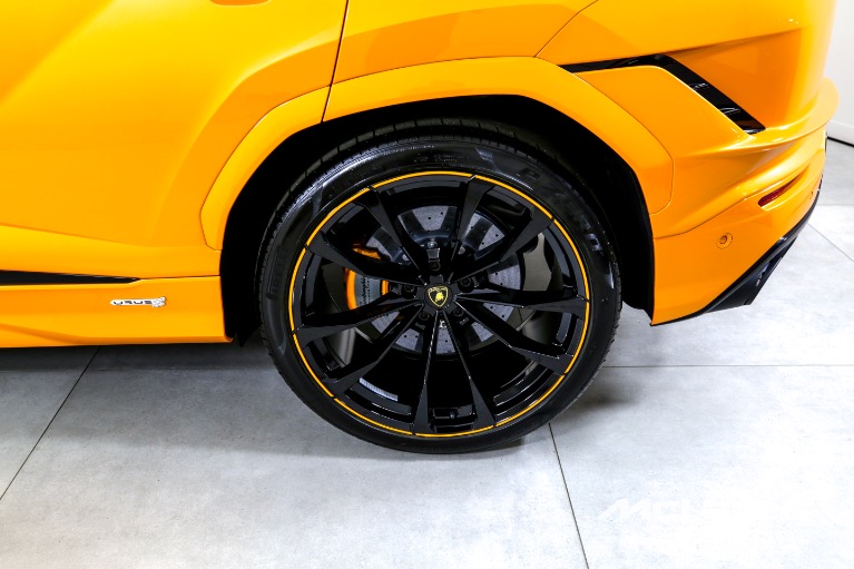 Used-2023-LAMBORGHINI-URUS-S