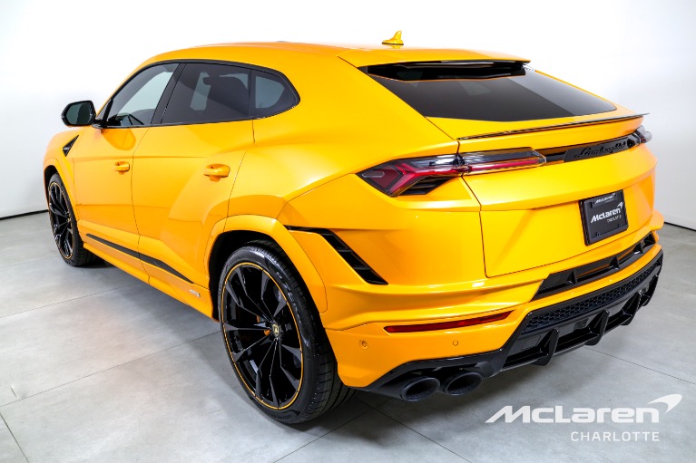 Used-2023-LAMBORGHINI-URUS-S